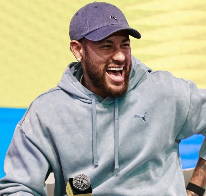 Neymar Jr. passa por cirurgia no joelho e recebe previsão de alta hospitalar