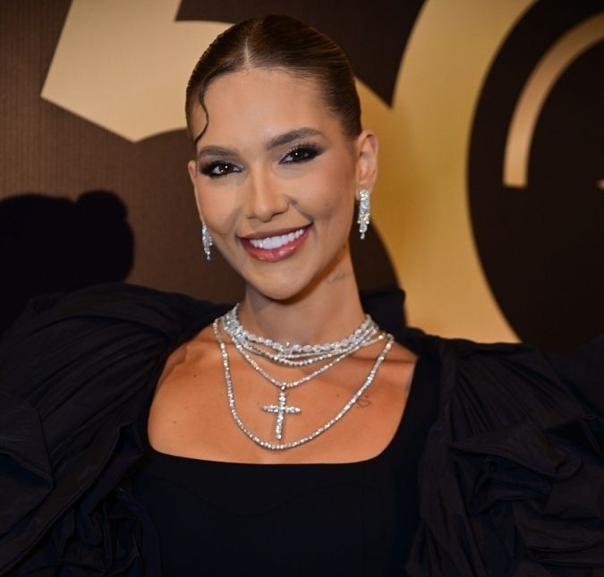 Virginia Fonseca dá início a celebração antecipada de Natal com os filhos e curte noitada com Vini Jr.