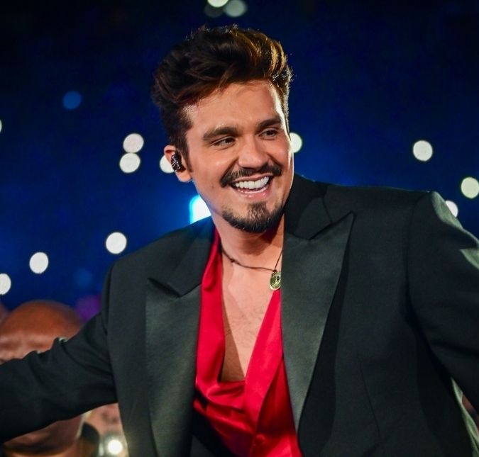 Luan Santana encanta ao exibir registros do primeiro Natal com a filha, Serena