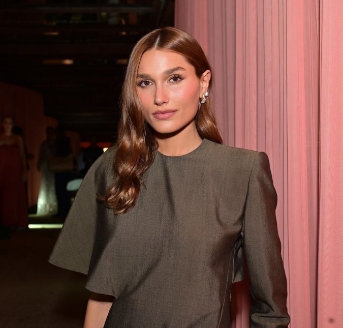 Sasha Meneghel posa <i>topless</i> na praia durante viagem para comemorar o Natal