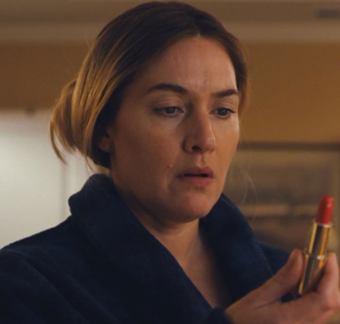 Kate Winslet revela que primeiras experiências amorosas foram com mulheres: <i>Nunca compartilhei</i>