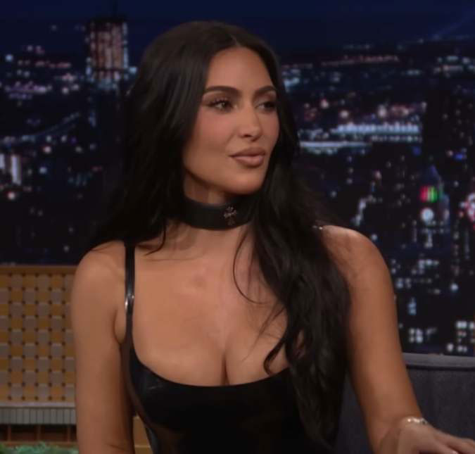 Kim Kardashian é criticada após dar cachorros de presente para seus filhos