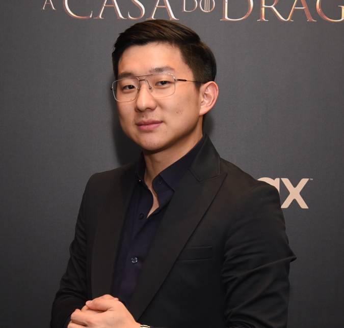 Pyong Lee relata viagem de última hora para Coréia do Sul para velório do avô: <i>Não cheguei a tempo de encontrá-lo vivo</i>