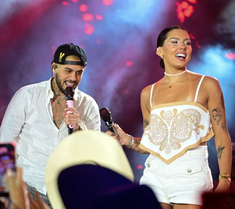 Zé Felipe e Ana Castela dividem palco em navio e cantora rebate fala do ex-namorado sobre ter sido <i>humilhado</i>