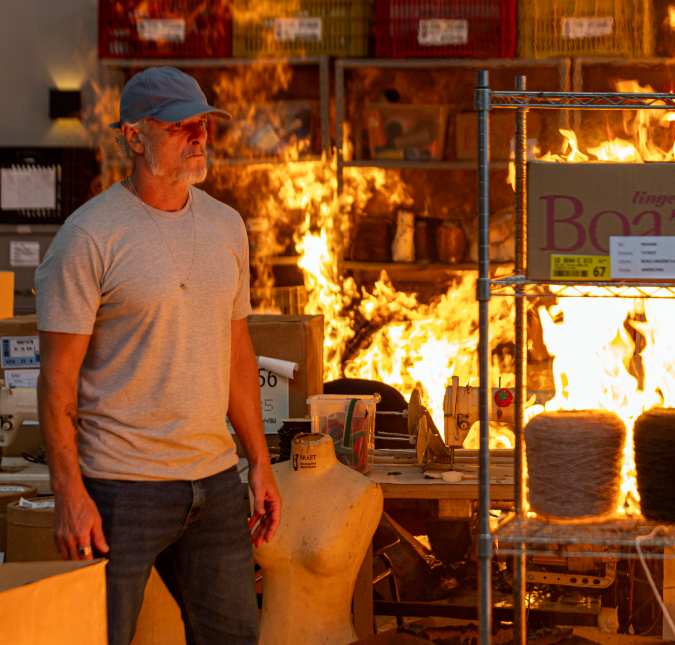 Em <i>Dona de Mim</i>, Jaques decide se vingar e provoca incêndio na fábrica Boaz