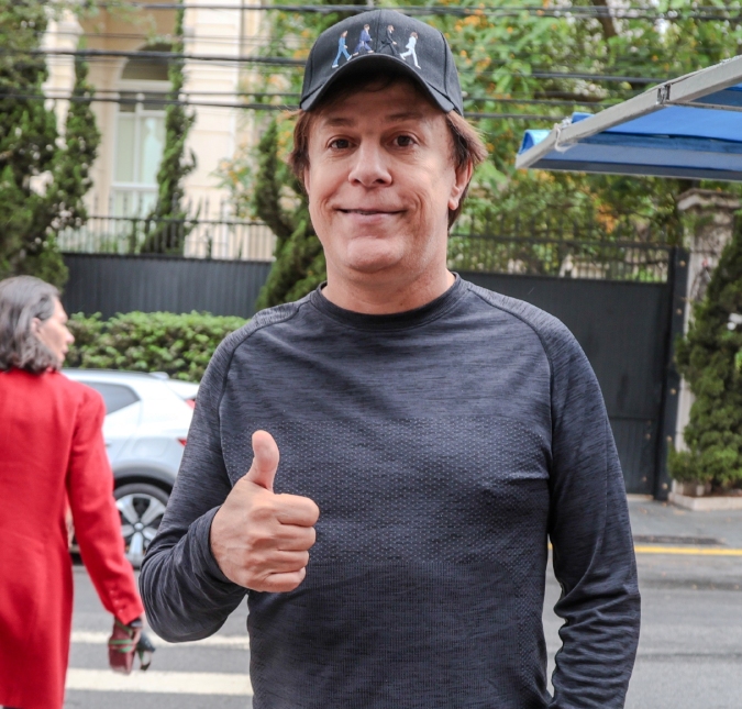 Que fofura! Tom Cavalcante posa com neta no colo durante viagem para a Inglaterra