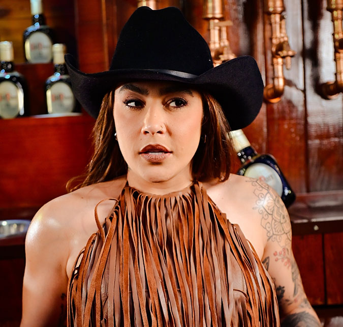 Ex-noiva de Lauana Prado surge chorando após cantora anunciar fim do relacionamento