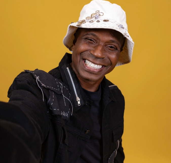 Edilson Capetinha diverte <i>web</i> ao revelar motivo de não ter atendido <i>Big Fone</i> no <i>BBB26</i>