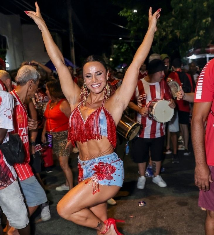 Viviane Araújo, Bruna Griphao, Cinthia Dicker... Famosas brilham em ensaio de rua do Salgueiro