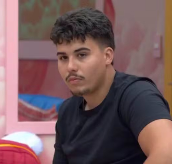 Esposa de Pedro se pronuncia após ele tentar beijar <i>sister</i> a força no <I>BBB26</i>