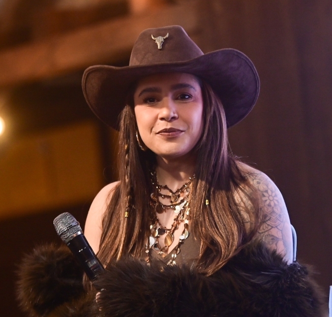 Lauana Prado lamenta primeira doença na gestação: <i>Mandar essa gripinha embora</i>