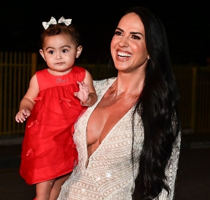 Graciele Lacerda se aventura no esqui e exibe registros com a filha na neve: <i>Amando viver esses momentos com você</i>