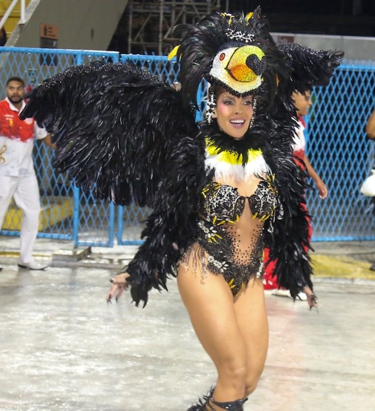 Jaquelline Grohalski e mais famosas brilham em ensaios técnicos de escolas de samba do Rio de Janeiro e São Paulo