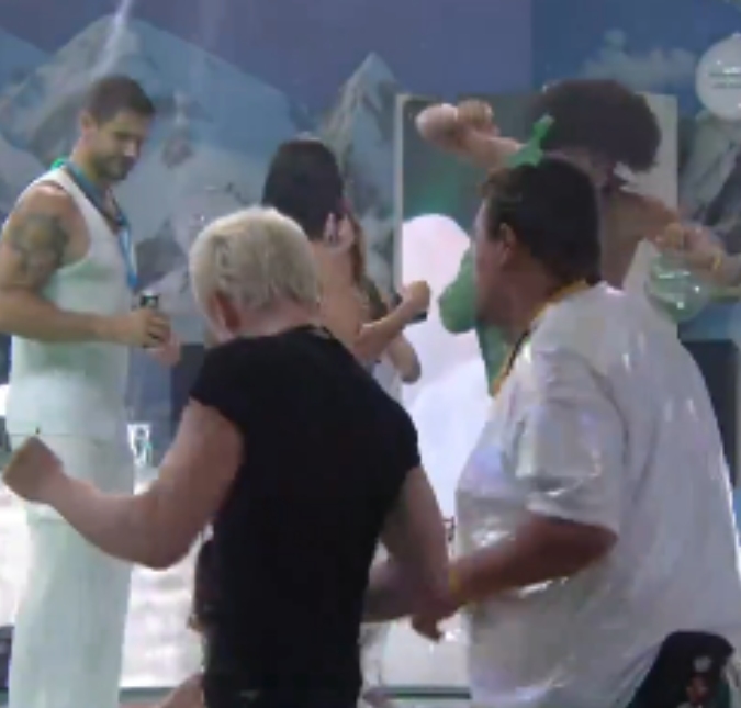 Festa, flerte e a volta da Sarah espiã! Veja o que rolou na madrugada do <i>BBB26</i>