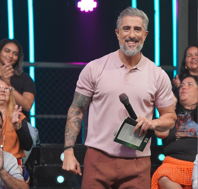 Após esquecer aniversário de Michel Teló, Marcos Mion tatua data no braço: <i>Nunca mais vou esquecer</i>