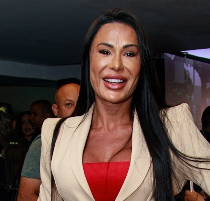 Gracyanne Barbosa é surpreendida com pedido de namoro: <i>Obviamente disse sim</i>