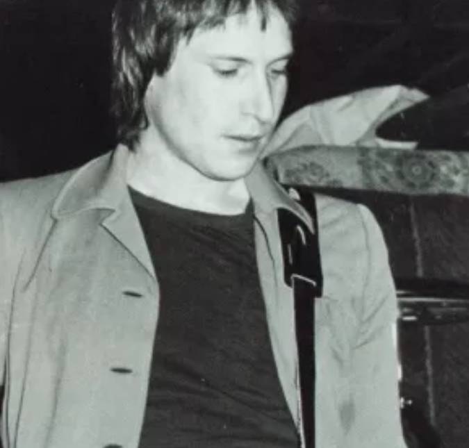 Fred Smith, baixista da banda <i>Television</i>, morre aos 77 anos de idade. Veja quem são os famosos que nos deixaram em 2026