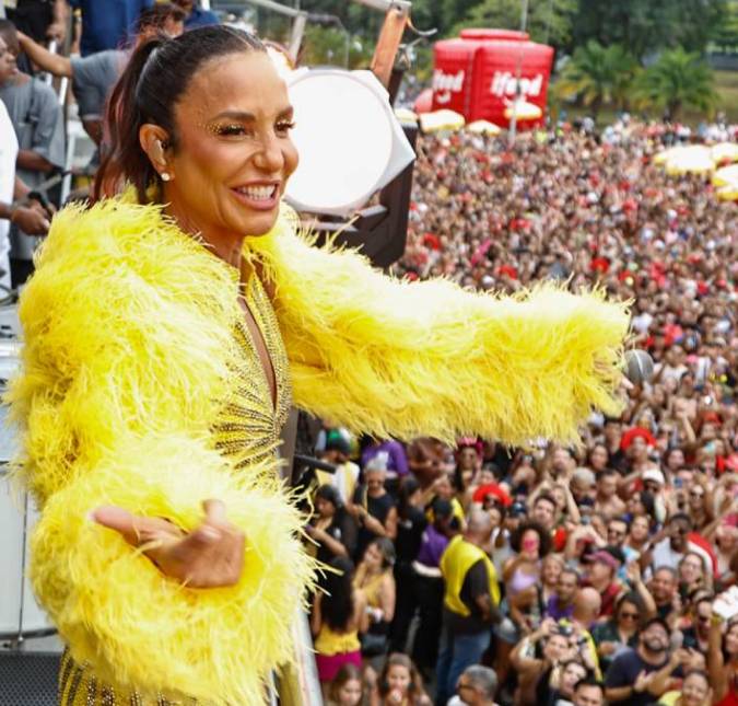 Com presença de <i>ex-Litte Mix</i>, Ivete Sangalo agita multidão faz estreia em bloco de rua em São Paulo