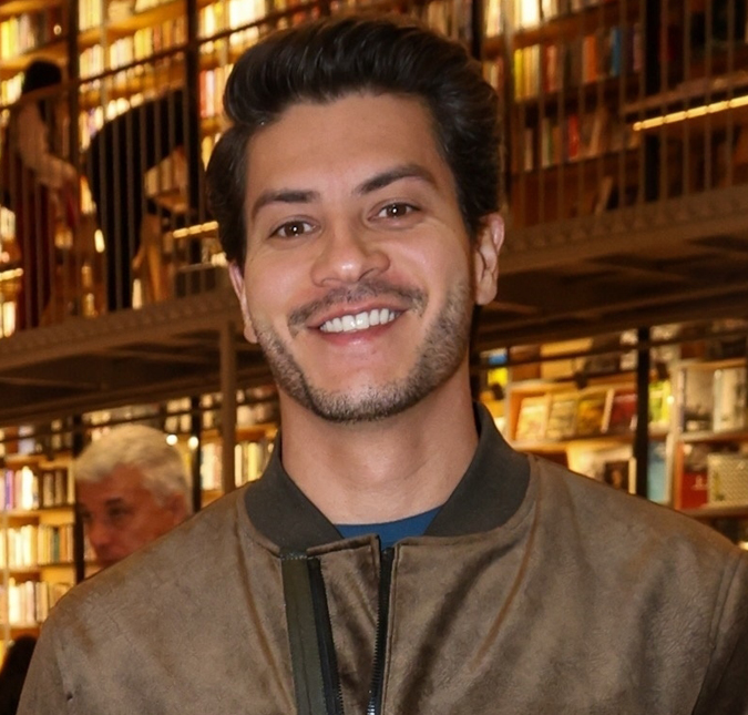 Arthur Aguiar e Jheny Santucci celebram dois anos de idade do filho: <i>Te amamos</i>