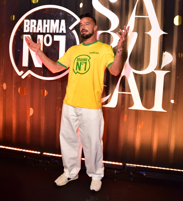 Solteiro e aproveitando o Brasil, Ricky Martin curte camarote no Rio de Janeiro