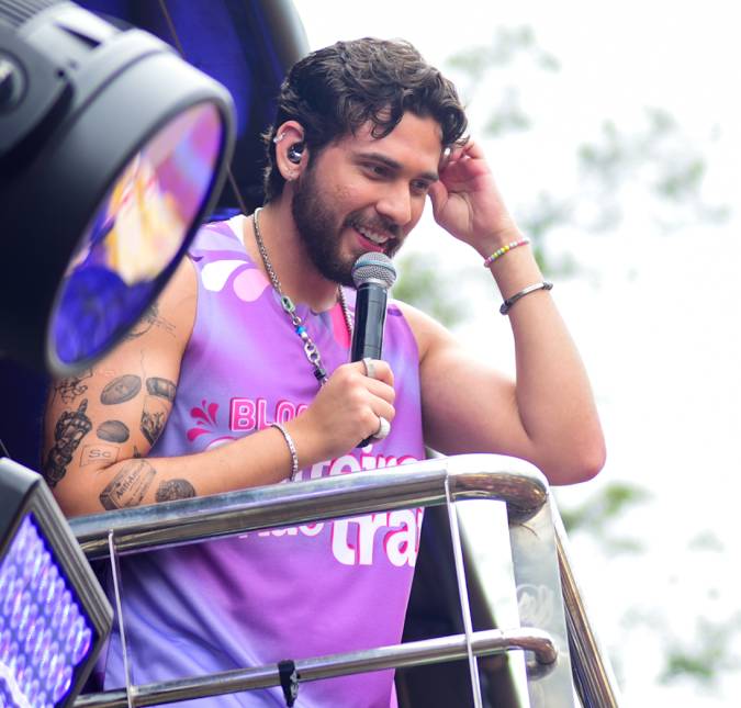 Gustavo Mioto comanda <i>Bloco Solteiro Não Trai</i> e arrasta multidão em São Paulo