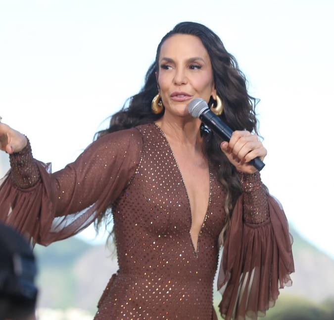 Ivete Sangalo e filho encantam <i>web</i> ao se jogarem na pista de dança