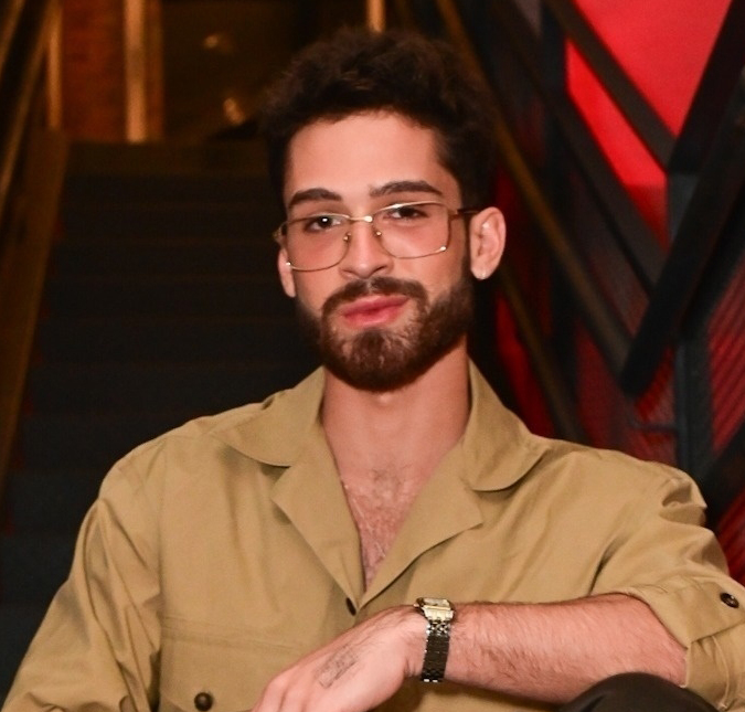 João Guilherme passa perrengue e perde celular antes de chegar à Sapucaí