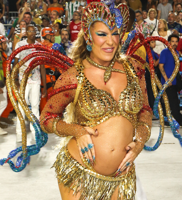 Lore Improta encanta ao desfilar pela Viradouro com barriguinha de grávida à mostra