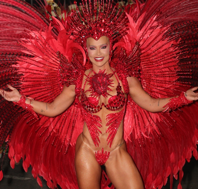 Virginia Fonseca abre álbum de fotos de primeiro Carnaval como Rainha de Bateria: <I>Vivi, chorei, sorri, aprendi, amei, me superei</i>
