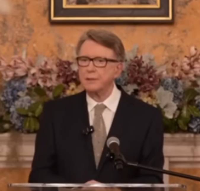 Ex-membro da Câmara dos Lordes é detido pela polícia britânica