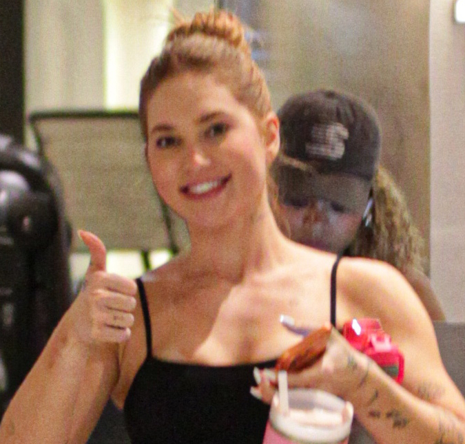 Após estreia no Carnaval, Virginia Fonseca passa mais de dez horas na cama com dores e mal-estar