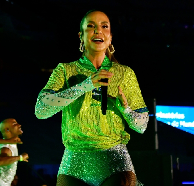 Ivete Sangalo surge em hospital e revela estado de saúde: <i>Desmaiei e caí no chão com tudo</i>