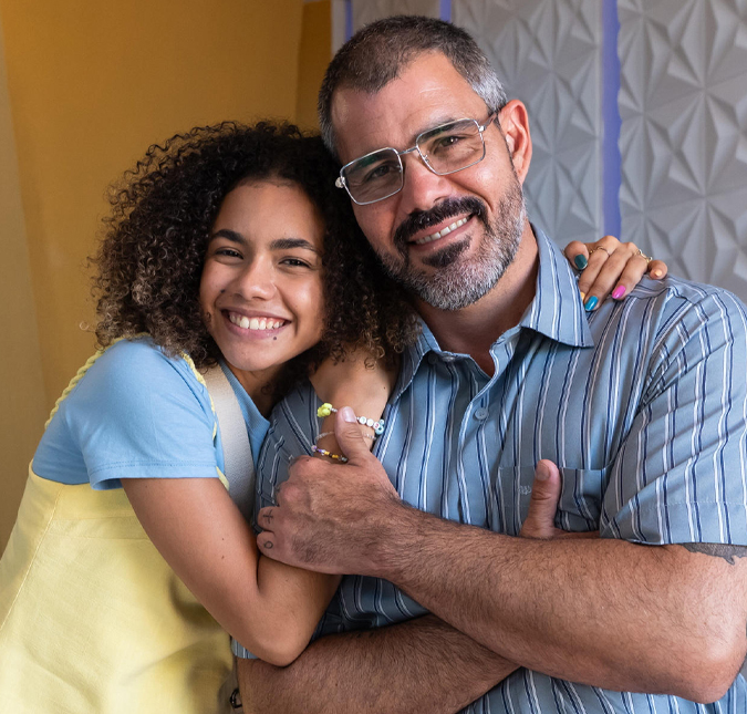 Juliano Cazarré sobre trabalhar com Alana Cabral: <i>Alegria e honra</i>