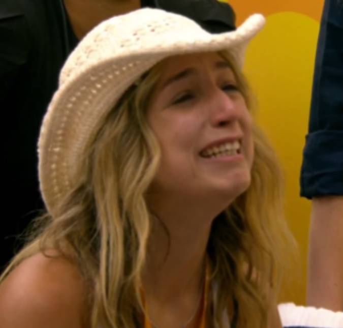 Após vencer Prova do Líder, Samira cai no choro ao ver fotos da família. Veja o que rolou nesta madrugada no <i>BBB26</i>