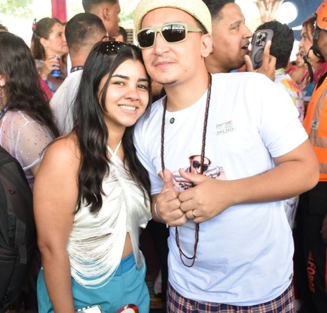 Ary Mirelle curte noite romântica com João Gomes: <i>O gato me chamou pra jantar</i>