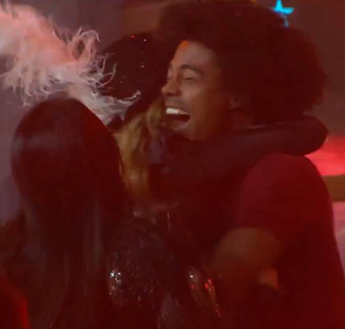 Emoção e gritaria marcam o retorno de Breno e Juliano Floss para casa do <i>BBB26</i>