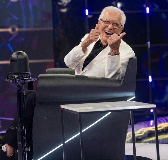 Carlos Alberto de Nóbrega recebe alta hospitalar após três dias internado