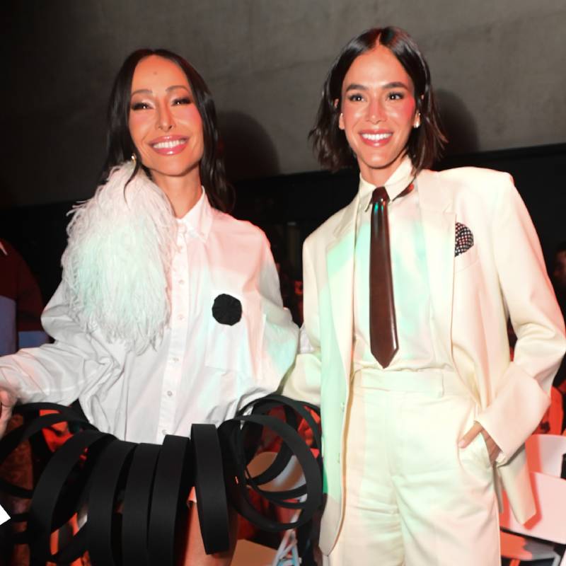 Bruna Marquezine, Sabrina Sato... Veja famosos que marcaram presença em desfile de sandálias no <i>MASP</i>