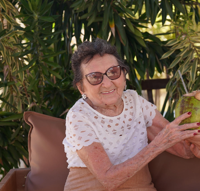 Tânia Maria ganha estrela simbólica com seu nome na Calçada da Fama de Hollywood