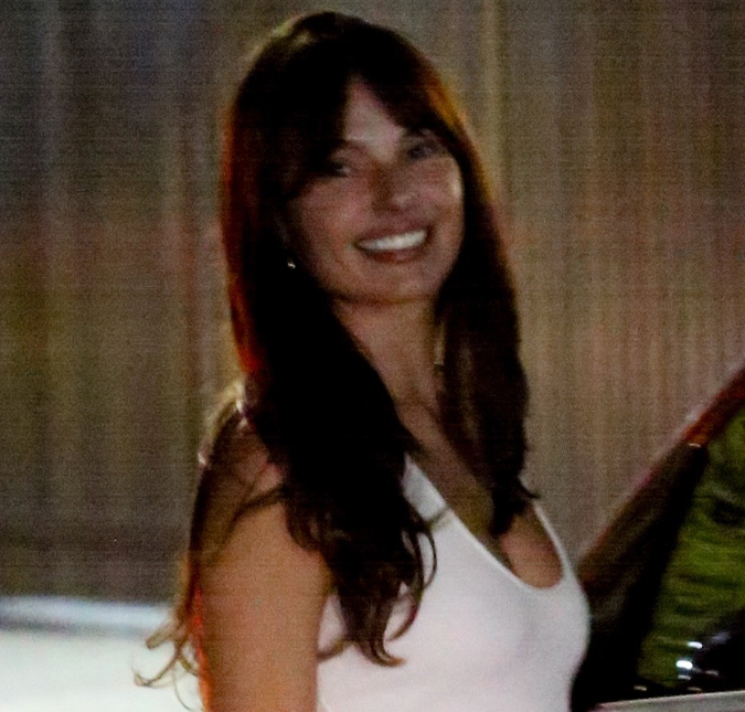 Isis Valverde repete <i>look</i> do Globo de Ouro em festa pós-<i>Oscar</i>