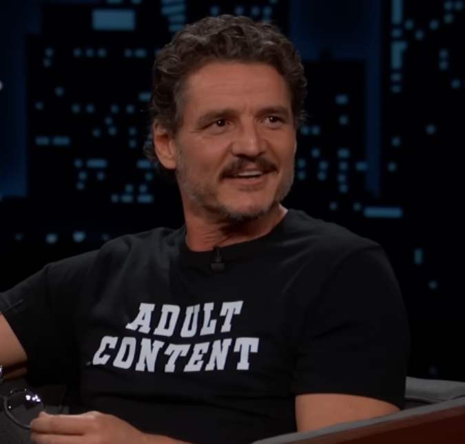 Apaixonados! Pedro Pascal faz primeira aparição pública com namorado no <i>Oscar 2026</i>