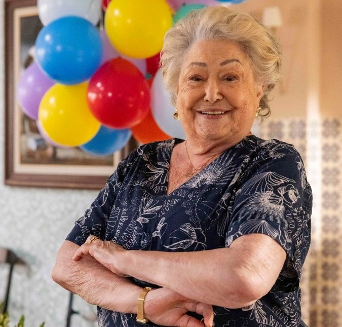 Suely Franco brinca sobre motivo para ser discreta sobre contrato vitalício com a <i>Globo</i>