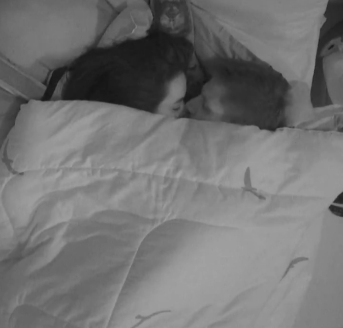 Romance no edredom, novas estratégias e muita dança! Veja o que rolou na madrugada do <i>BBB26</i>