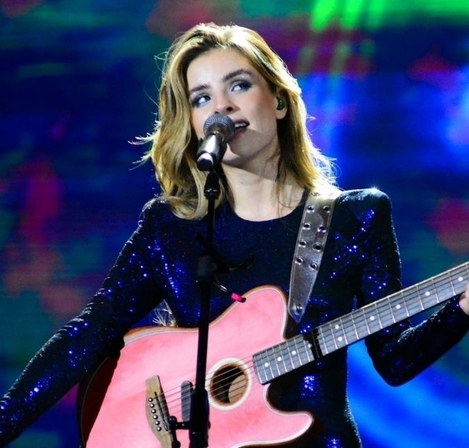 Giulia Be se casa no civil com Conor Kennedy em Los Angeles, nos Estados Unidos