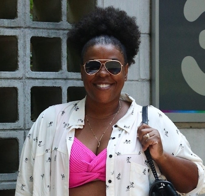 Cacau Protásio faz alerta após inflamação no olho: <i>Não usem pomada capilar, elas podem cegar</i>