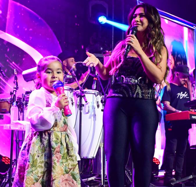 Simone Mendes encanta ao cantar <i>hit Erro Gostoso</i> ao lado da filha; assista!