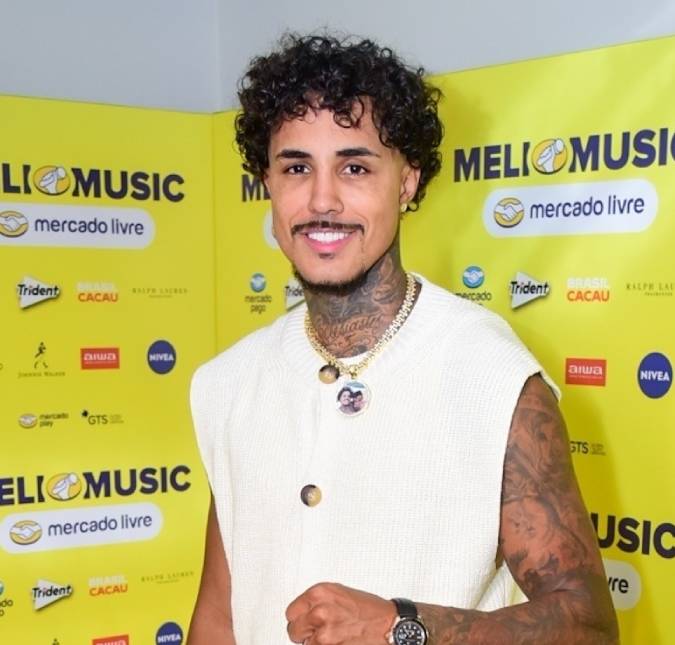 MC Livinho relembra acidente de moto e relata experiência de quase morte: <i>Me vi no necrotério</i>