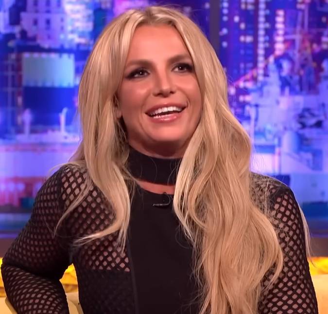 Britney Spears faz rara aparição ao lado dos filhos em passeio de barco; assista!