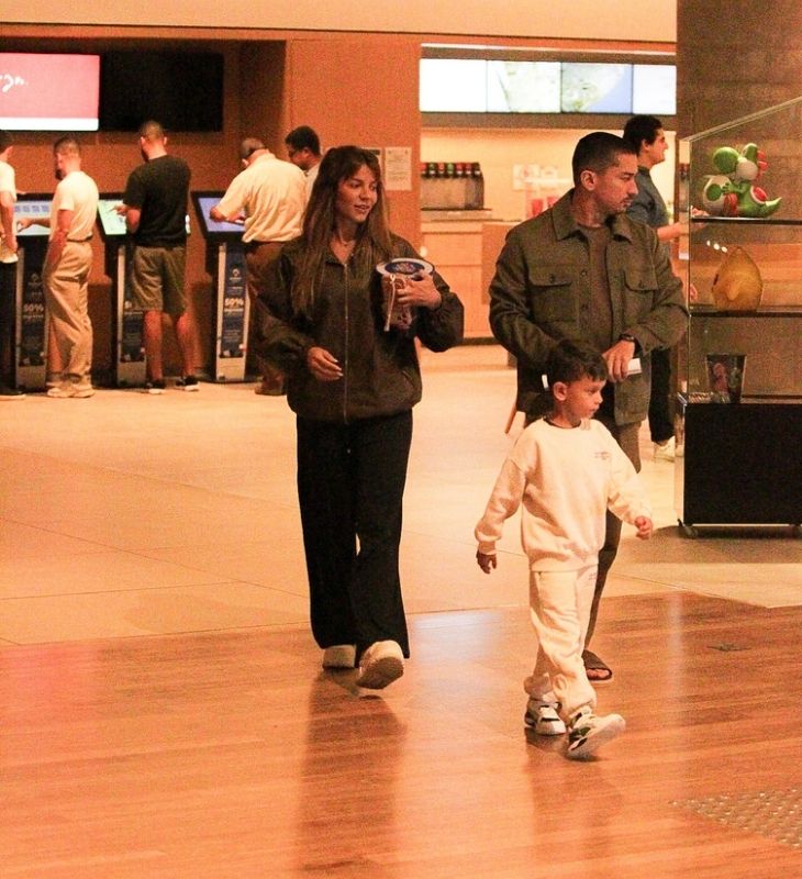 Hariany Almeida e Renan Machado curtem passeio no <i>shopping</i>