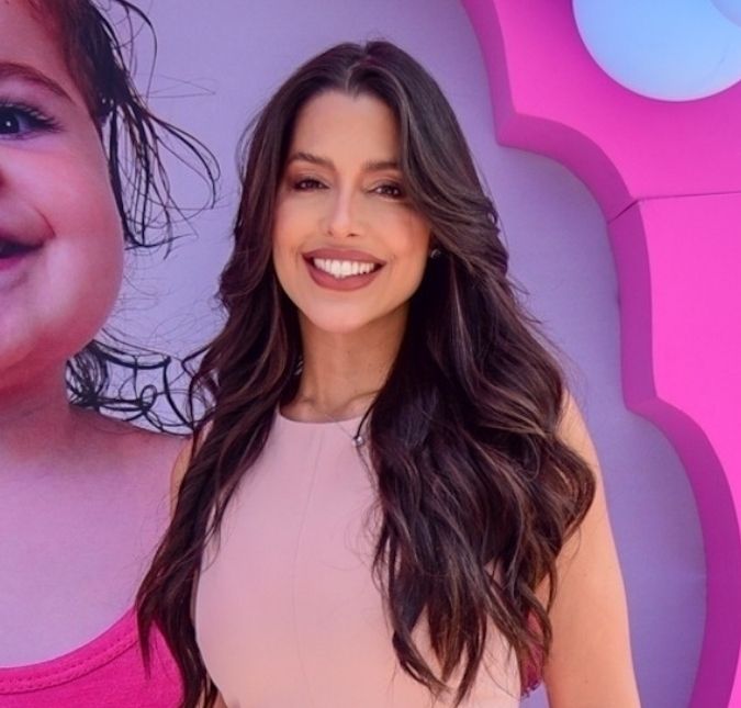 Grávida, ex-<i>BBB</i> Laís Caldas mostra bebê mexendo na barriga: <i>Alice toda serelepe</i>